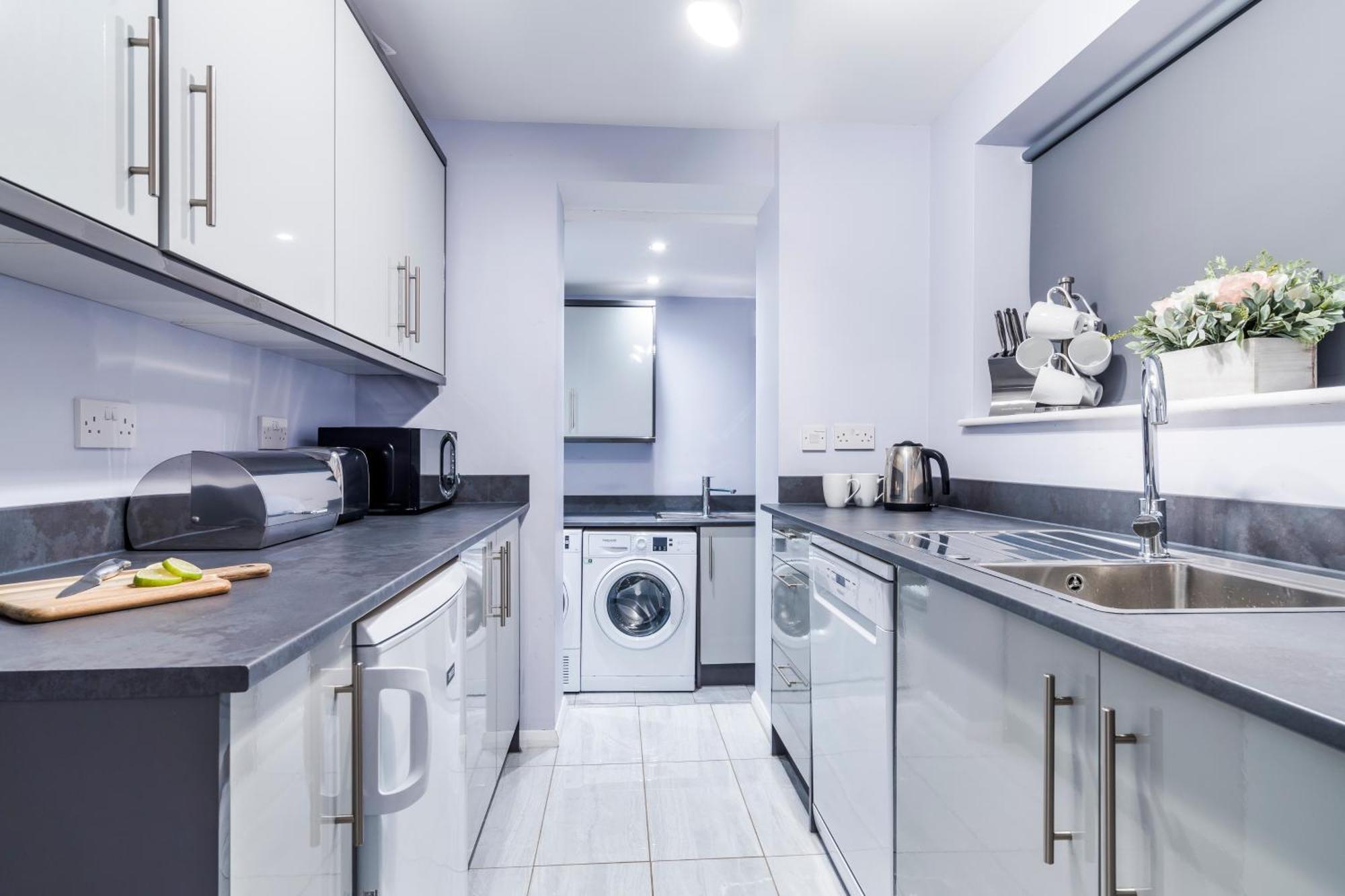 Simba House - Contractors, Relocators , Families, Wi-fi, Free Parking Apartment Hemel Hempstead