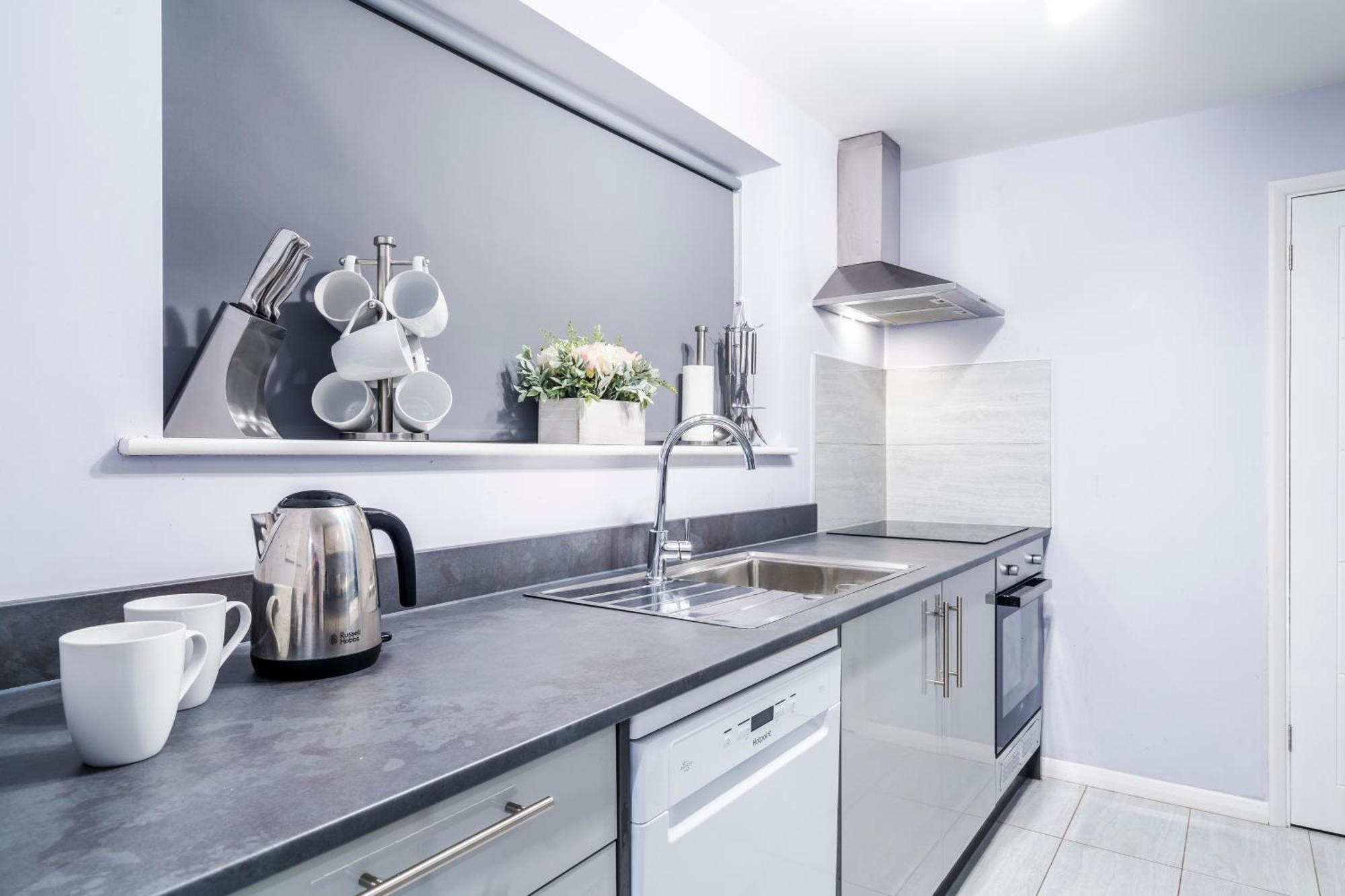 Simba House - Contractors, Relocators , Families, Wi-fi, Free Parking Apartment
