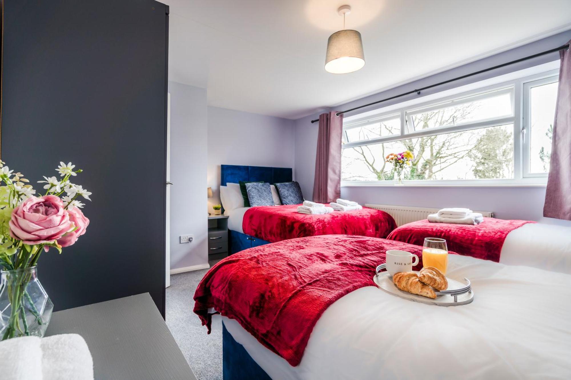 Simba House - Contractors, Relocators , Families, Wi-fi, Free Parking * Hemel Hempstead