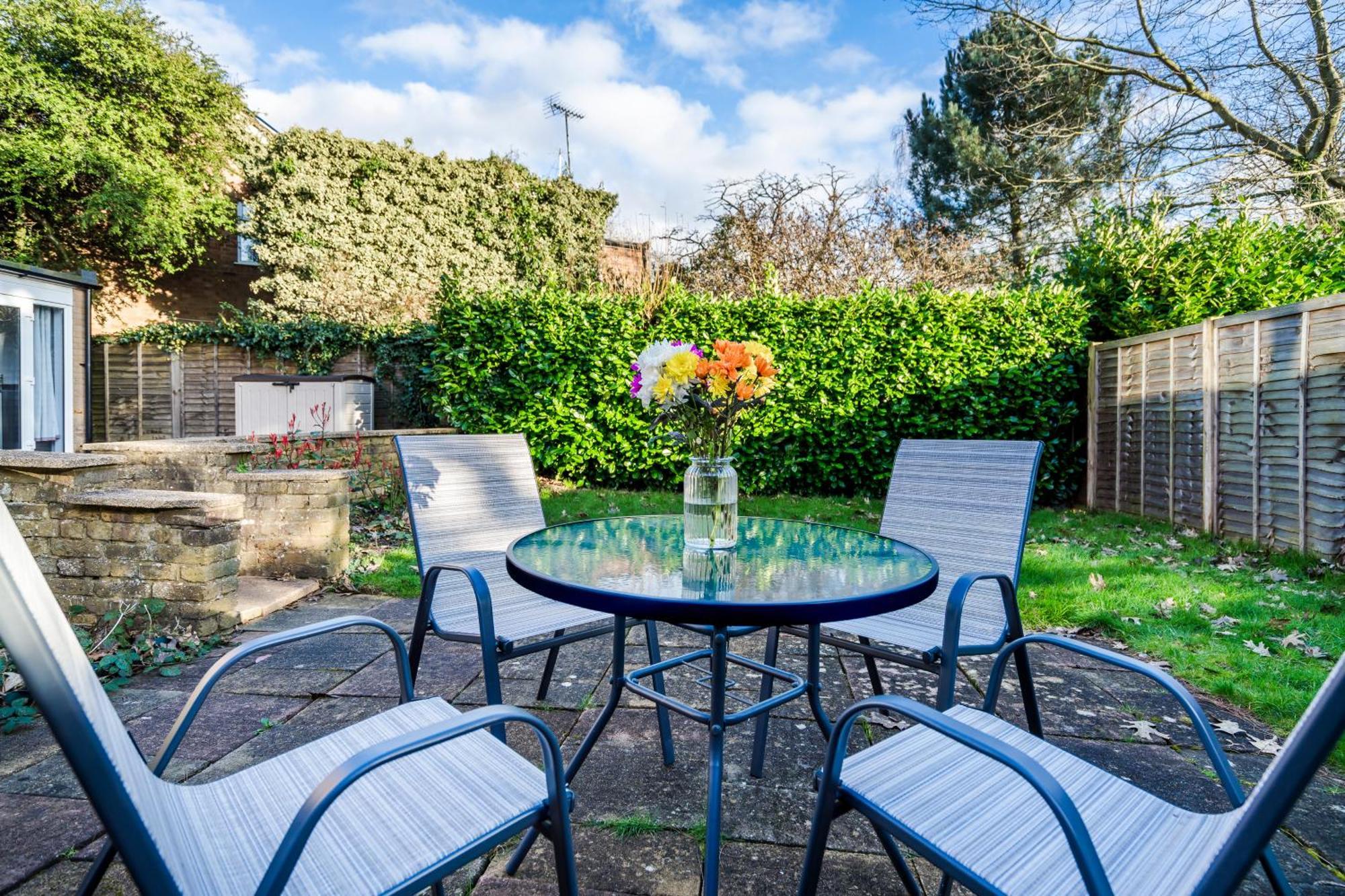 Simba House - Contractors, Relocators , Families, Wi-fi, Free Parking * Hemel Hempstead