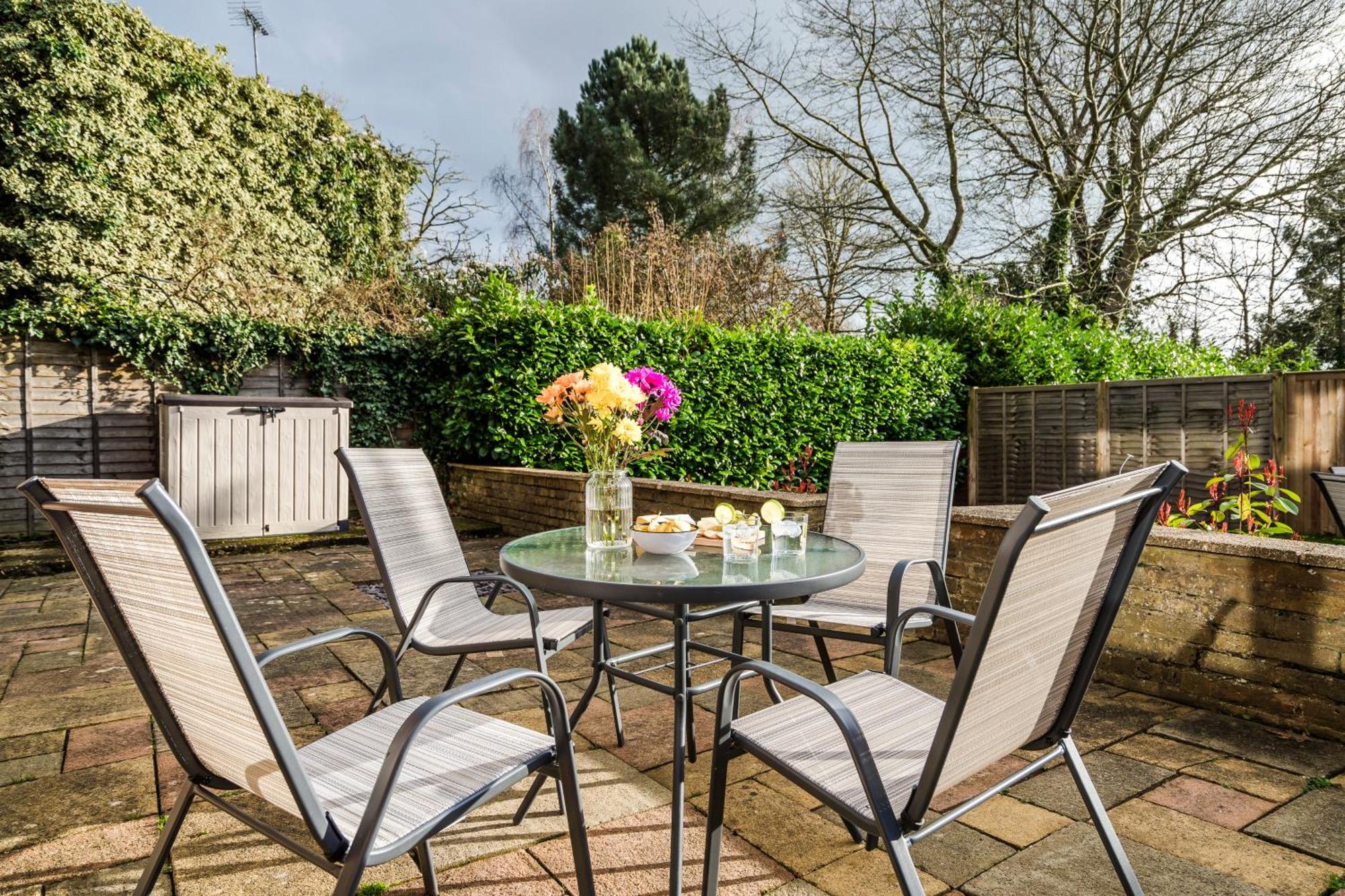Simba House - Contractors, Relocators , Families, Wi-fi, Free Parking Apartment Hemel Hempstead