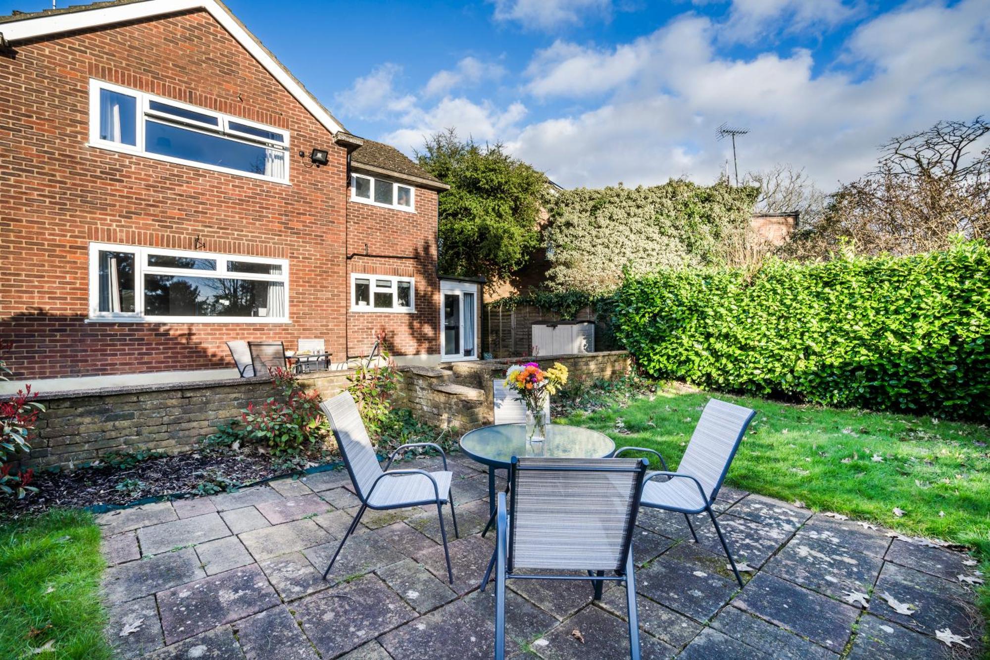 Simba House - Contractors, Relocators , Families, Wi-fi, Free Parking * Hemel Hempstead