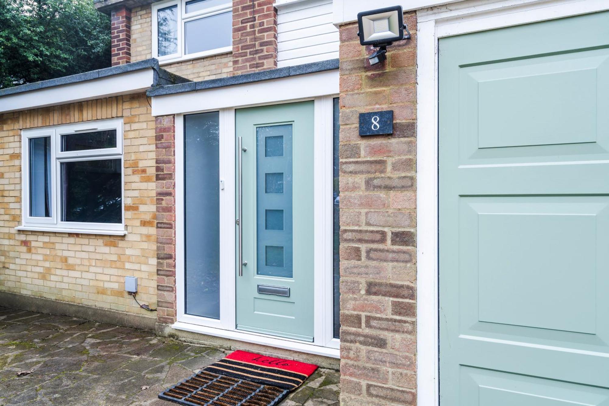 Simba House - Contractors, Relocators , Families, Wi-fi, Free Parking Hemel Hempstead